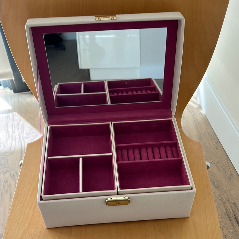 WOLF Cream Jewelry Box